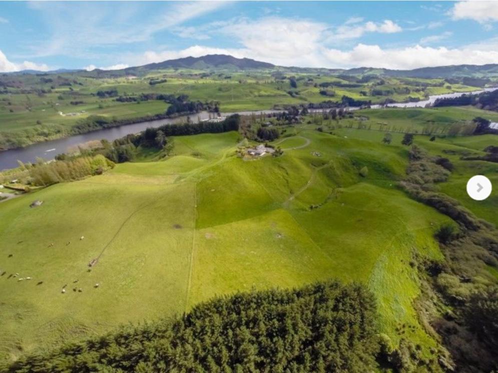 Above The River Karapiro Bed & Breakfast Extérieur photo