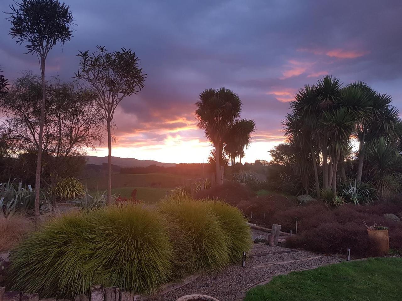 Above The River Karapiro Bed & Breakfast Extérieur photo