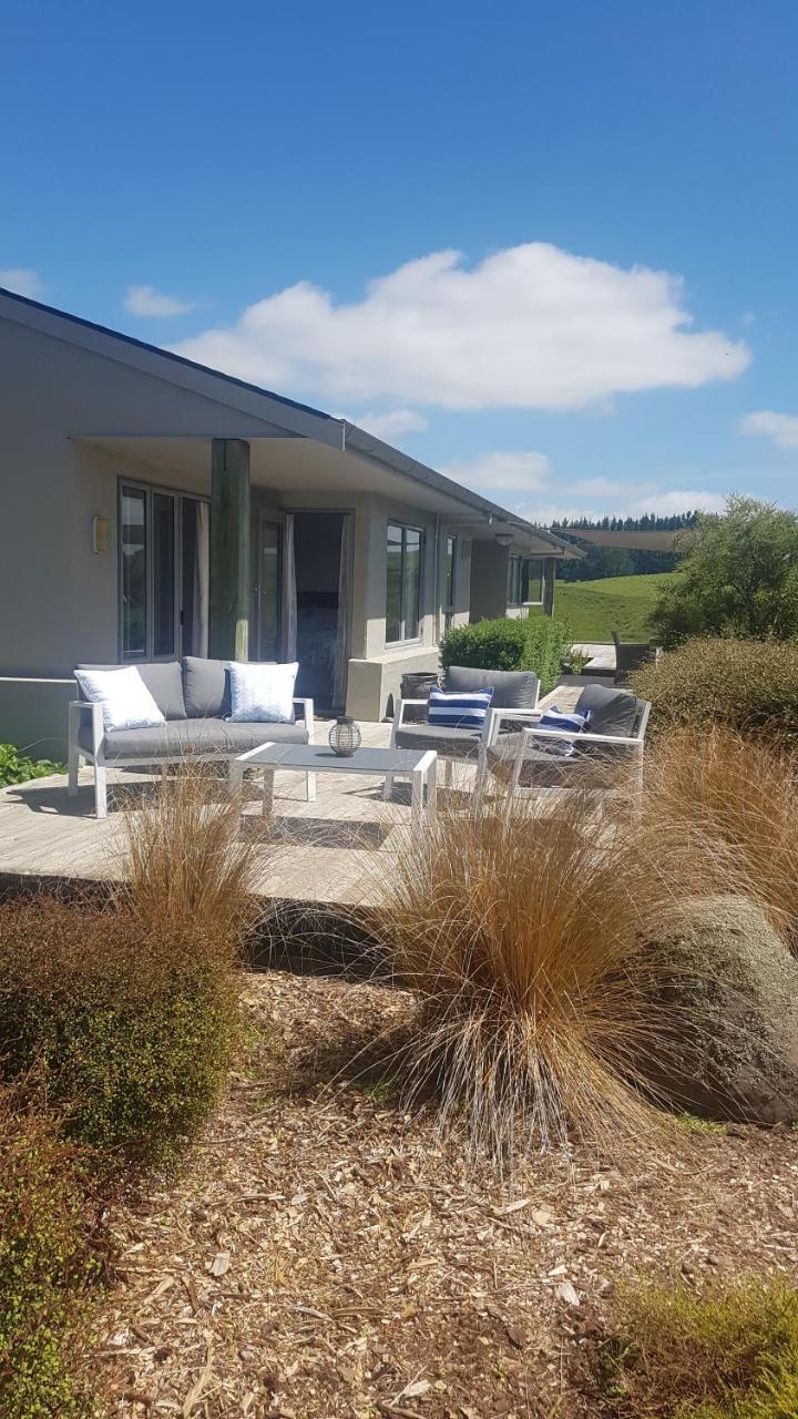 Above The River Karapiro Bed & Breakfast Extérieur photo